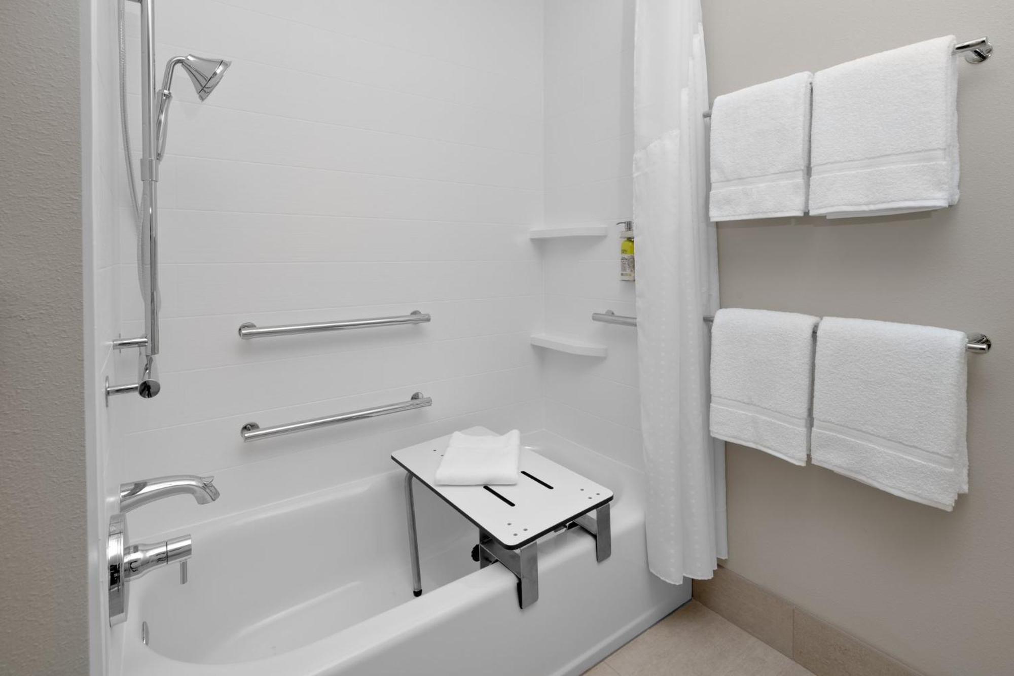 Holiday Inn Express & Suites - Elkhorn - Lake Geneva Area By Ihg Zewnętrze zdjęcie