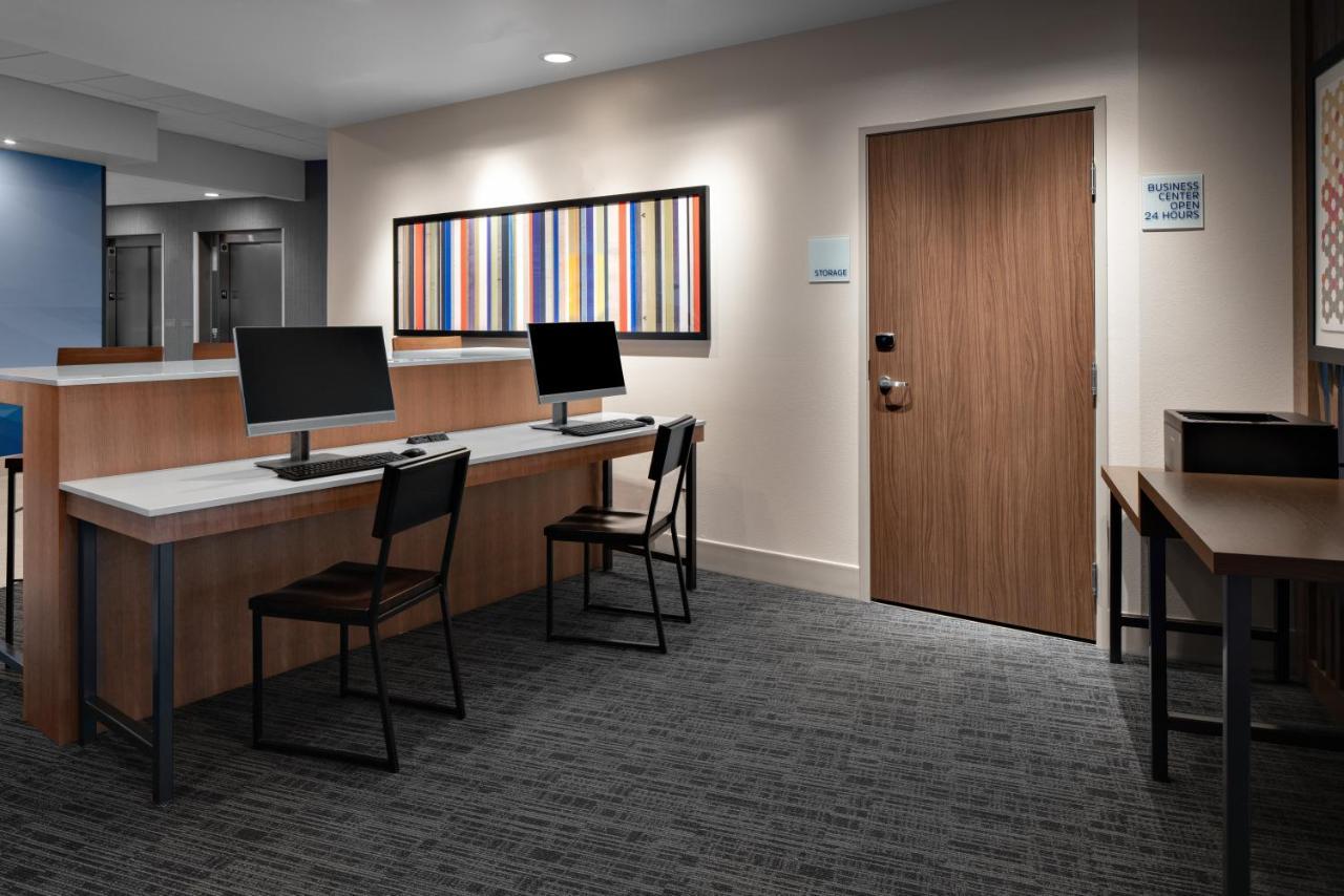 Holiday Inn Express & Suites - Elkhorn - Lake Geneva Area By Ihg Zewnętrze zdjęcie