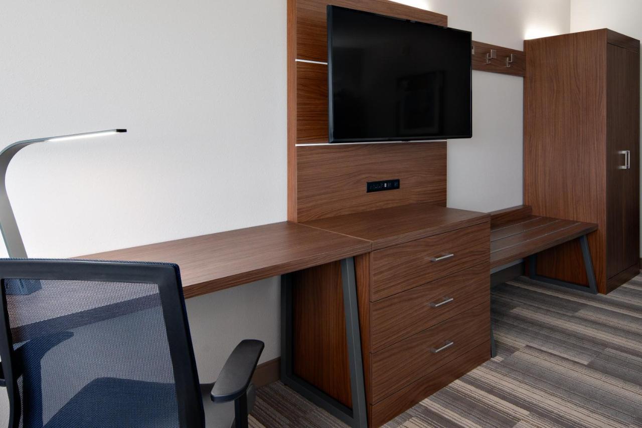 Holiday Inn Express & Suites - Elkhorn - Lake Geneva Area By Ihg Zewnętrze zdjęcie