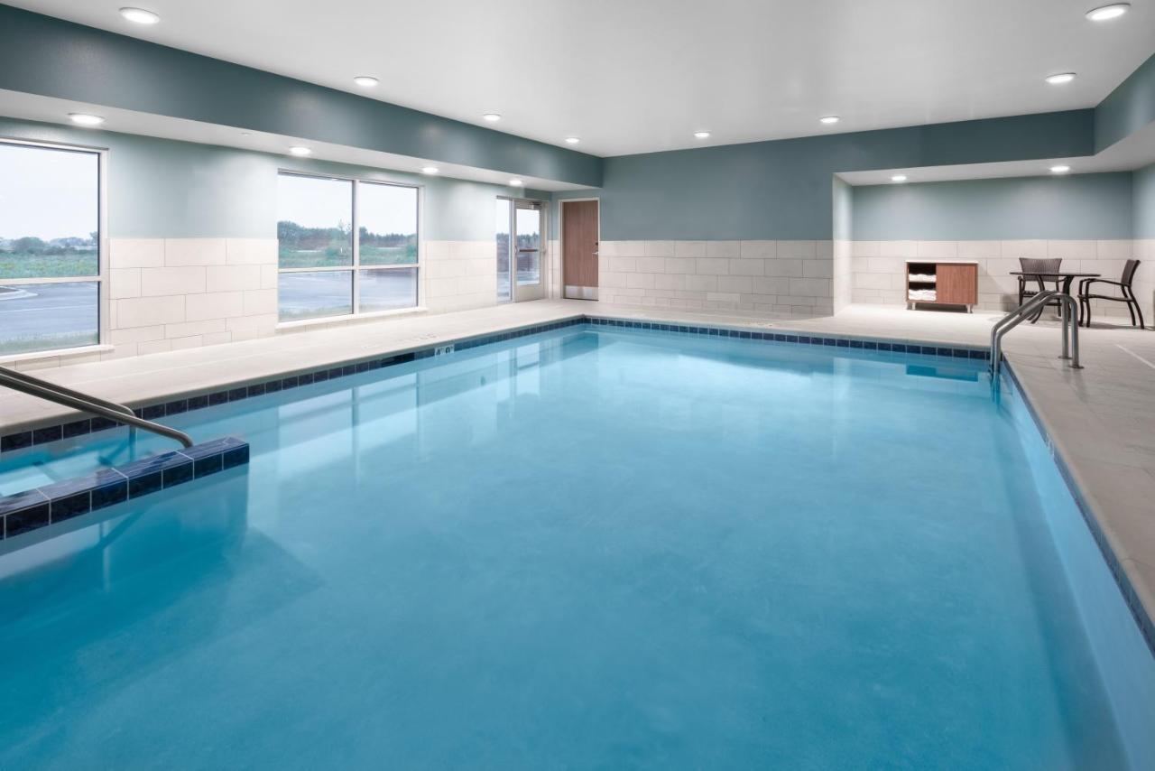 Holiday Inn Express & Suites - Elkhorn - Lake Geneva Area By Ihg Zewnętrze zdjęcie